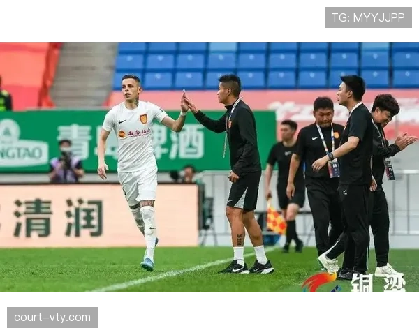 重庆铜梁龙主场迎战劲旅,期待延续不败纪录提振冲甲士气 重庆铜梁龙主场迎战劲旅,期待延续不败纪录提振冲甲士气